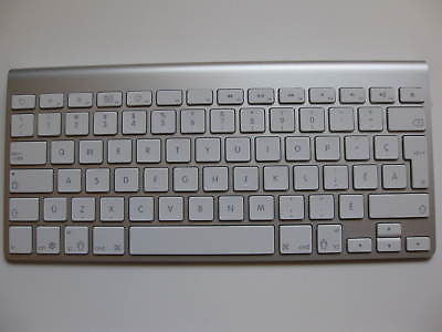 Apple Ultra Slim Bluetooth Keyboard A1255 - Canadian